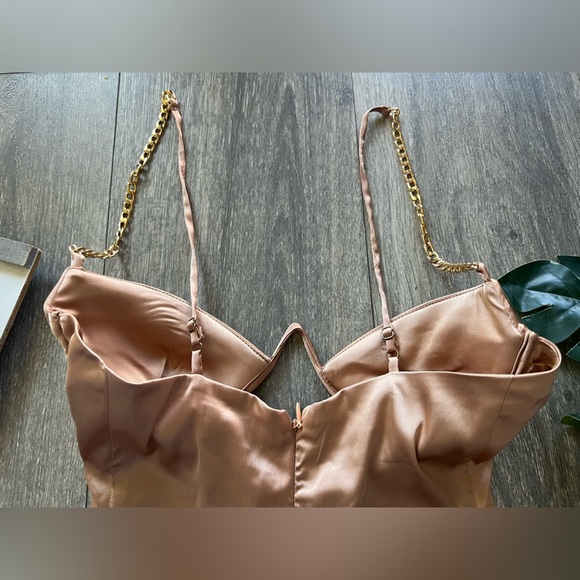 Oh Polly Chained Up Satin Cut Out Bodysuit in Rose Gold. Size 0 - Picture 11 of 16